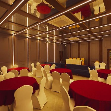Hotel Kiran Miraj Εξωτερικό φωτογραφία