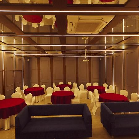 Hotel Kiran Miraj Εξωτερικό φωτογραφία