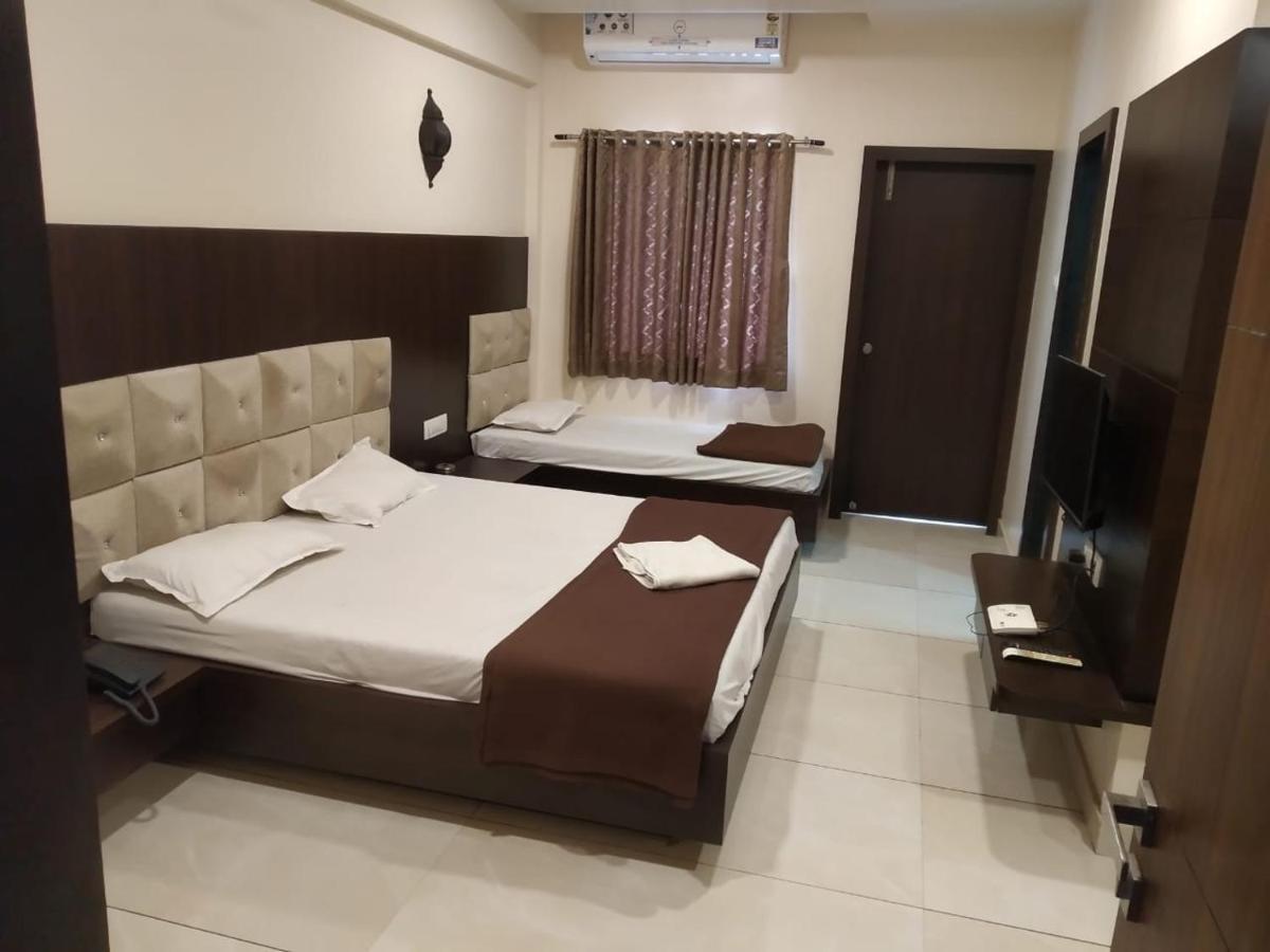 Hotel Kiran Miraj Εξωτερικό φωτογραφία