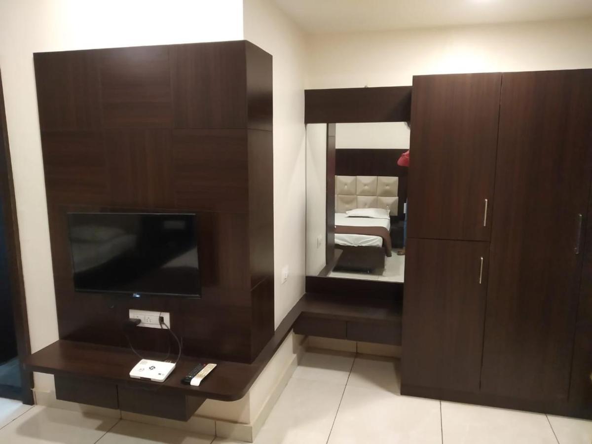 Hotel Kiran Miraj Εξωτερικό φωτογραφία
